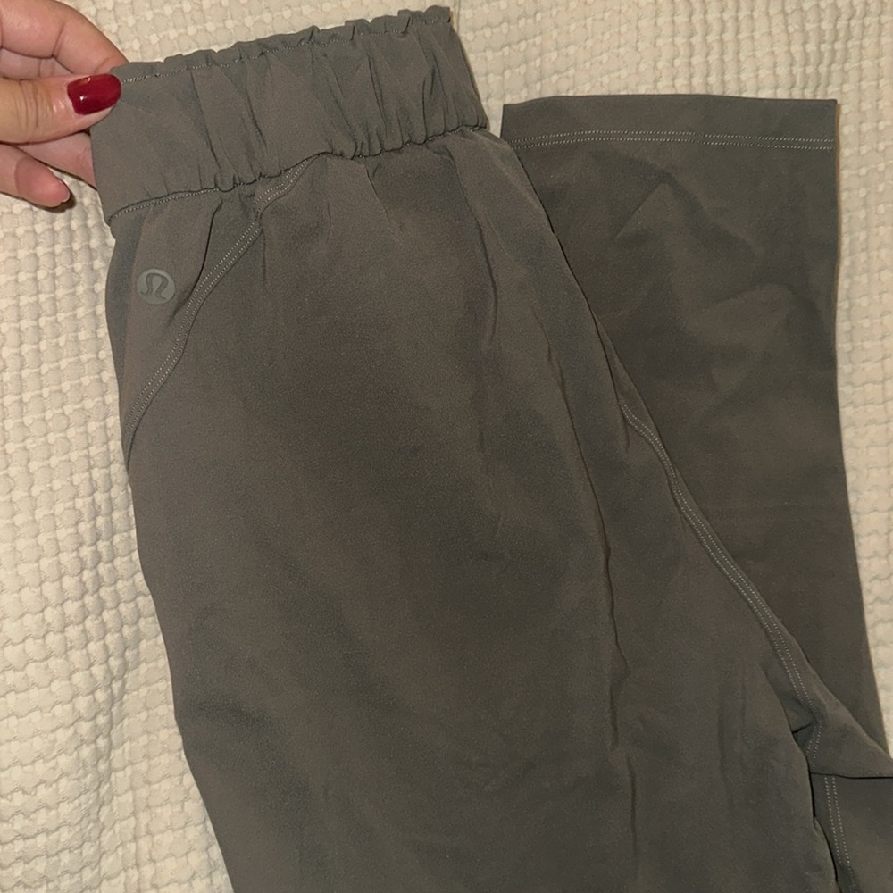 LULULEMON CROPPED PANT